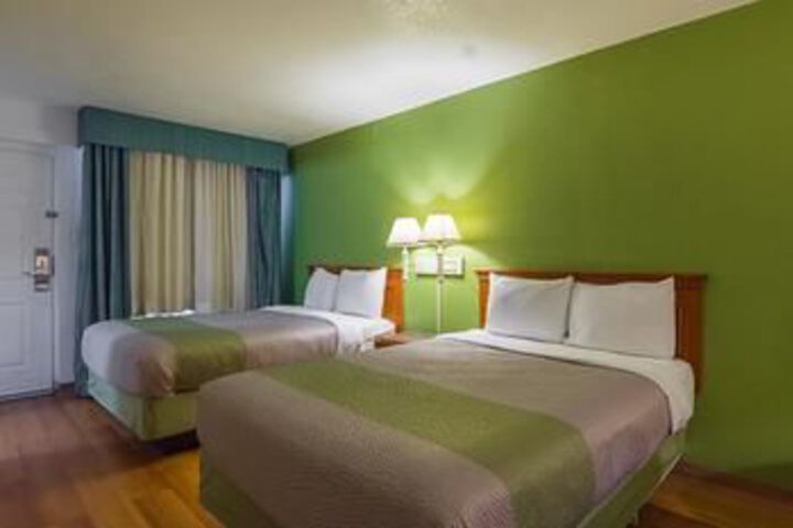 Hotel Suite Photo
