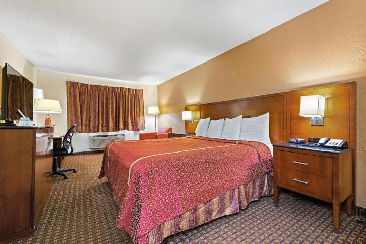 1 King Bed (1 of 16)