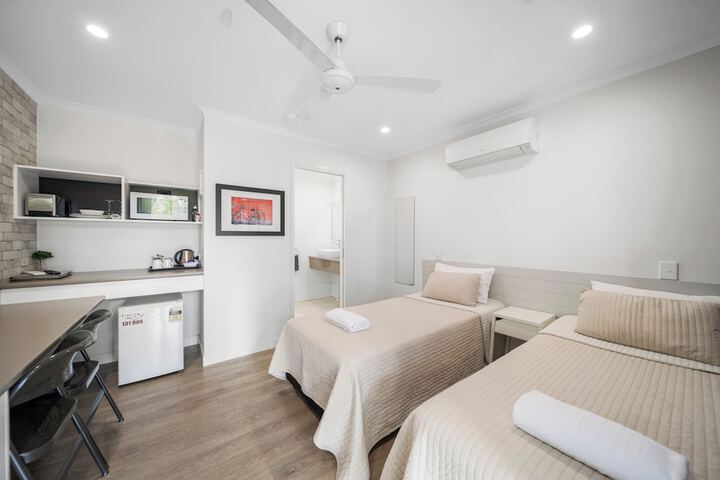 Room 3 of 27