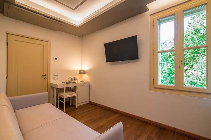 Room 40 of 173