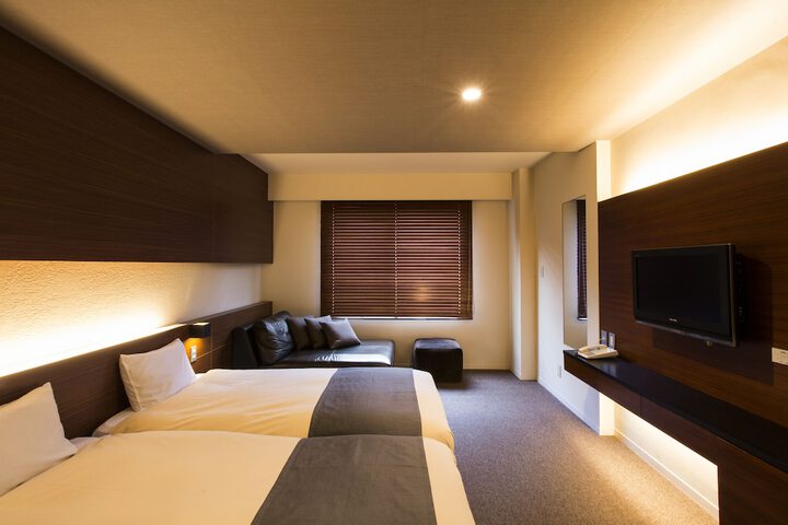 Room 11 of 83