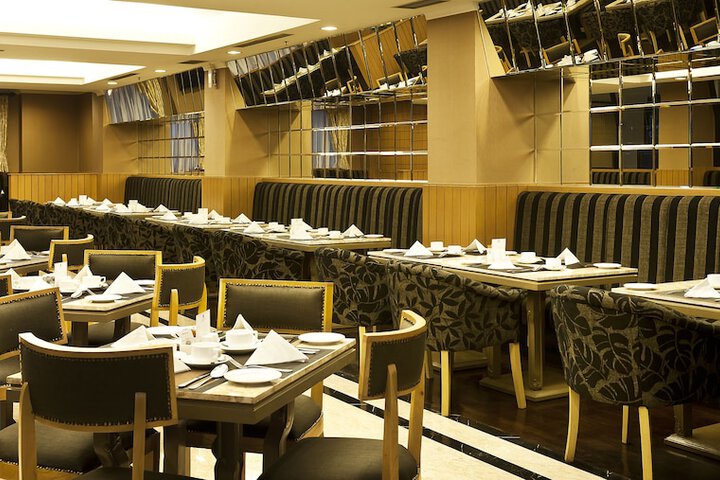 Dining 31 of 54