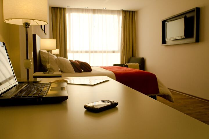 Room 9 of 104