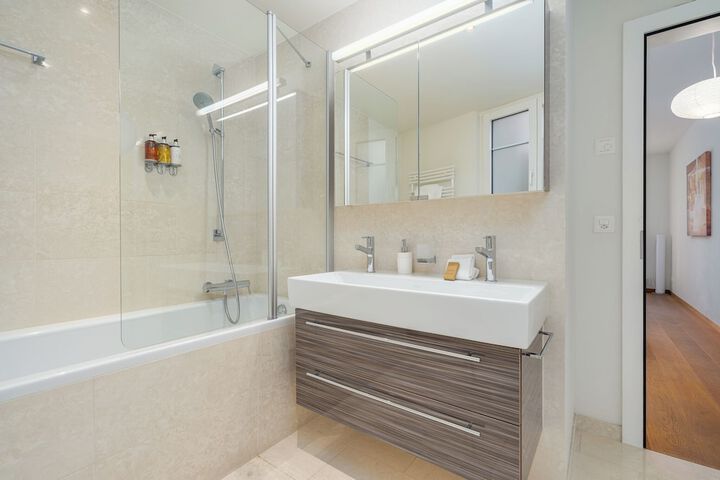 Room 8 of 28