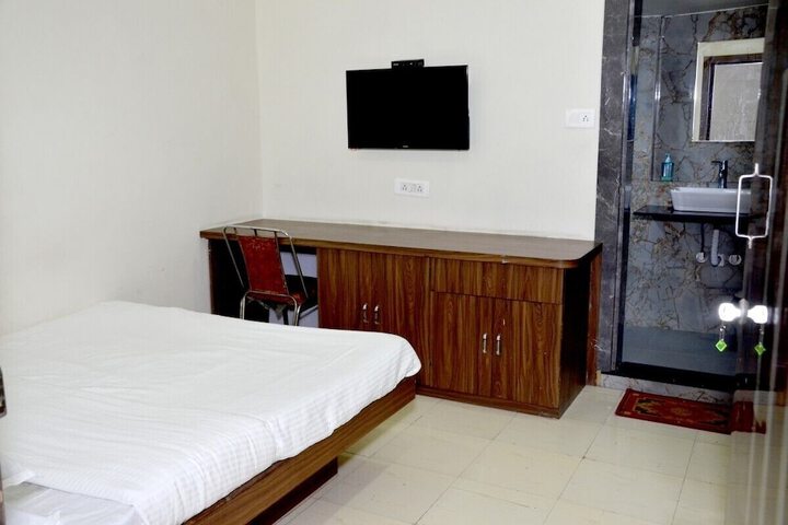 Room 16 of 31