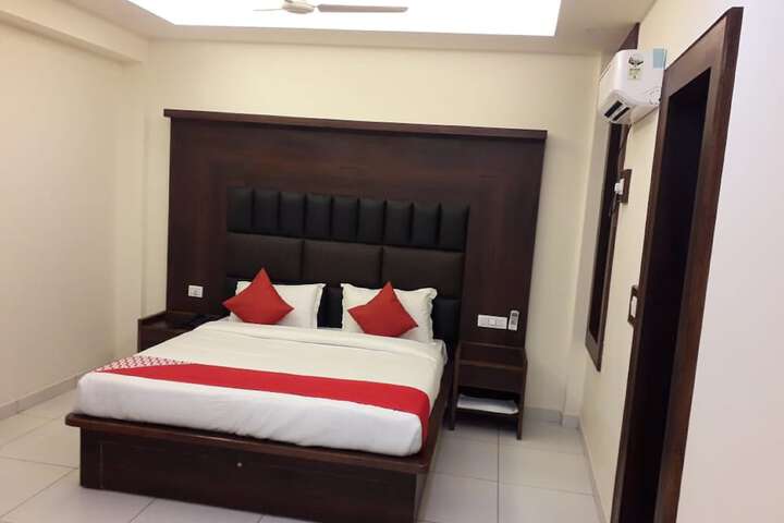 Room 4 of 30