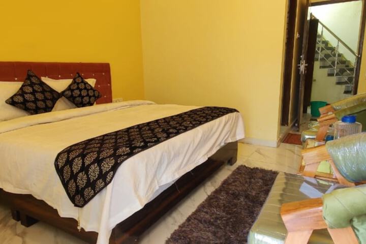Room 3 of 20