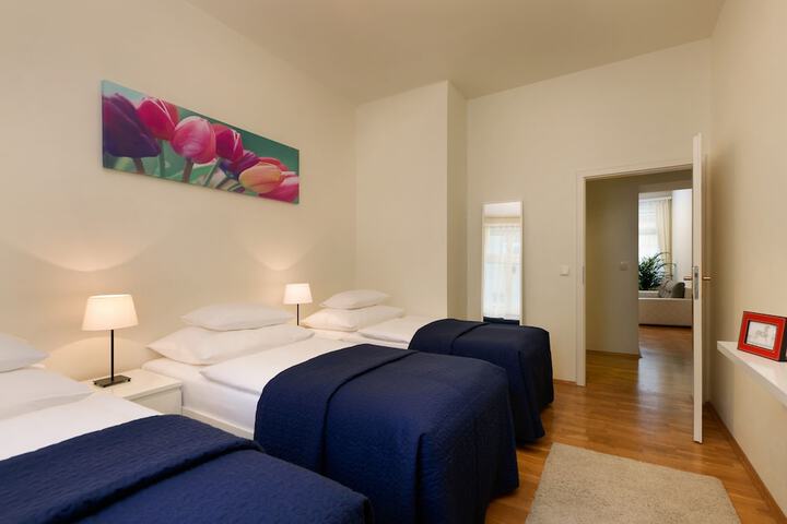 Room 5 of 30