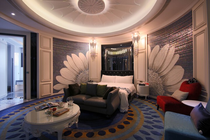 Room 16 of 38