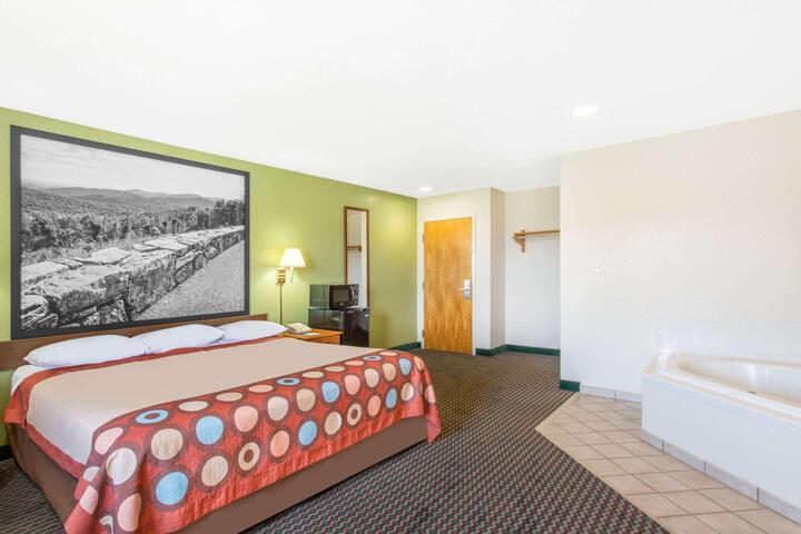 1 King Bed (9 of 10)