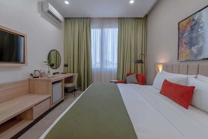 Room 9 of 29