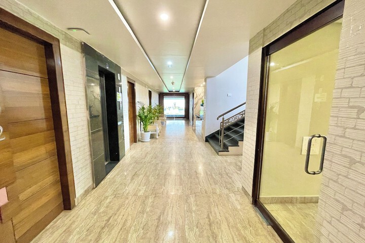Ballroom/Hall 46 of 52