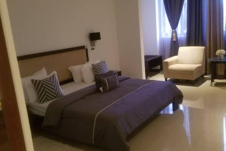 Room 33 of 50