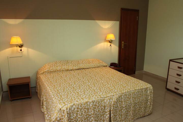 Room 8 of 37