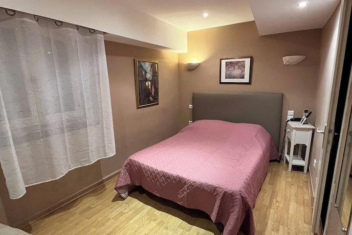 Room 12 of 29