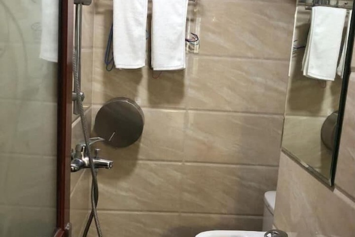 Room 32 of 40