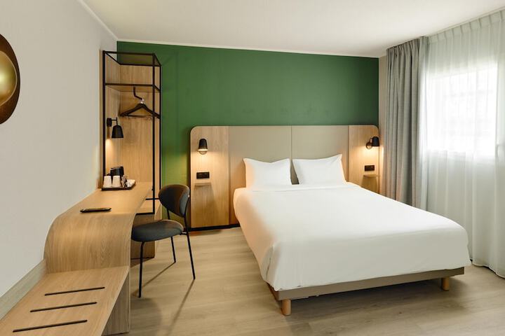 Room 29 of 65