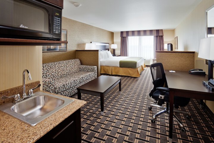 1 King Bed (9 of 15)
