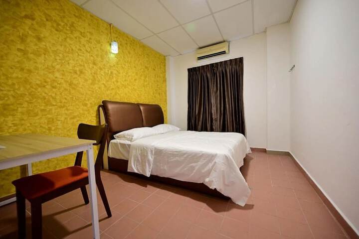 Room 4 of 23