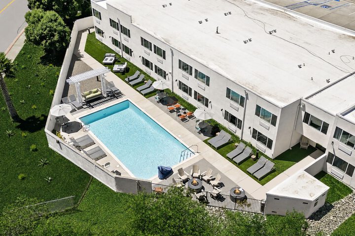 Pool 32 of 54