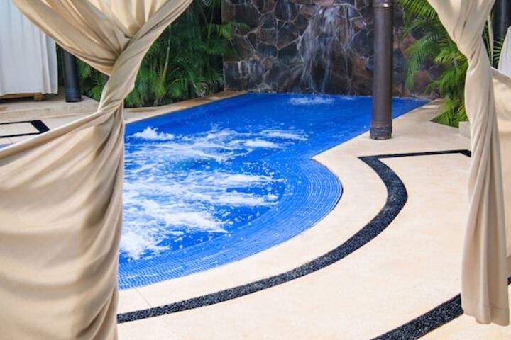 Pool 125 of 251