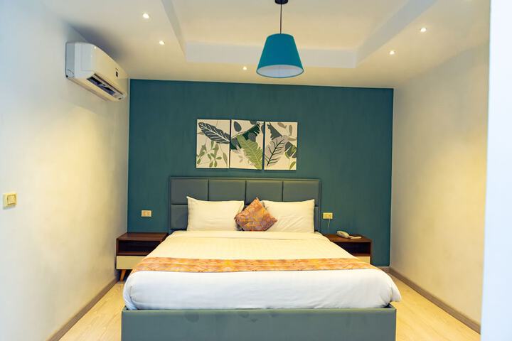Room 32 of 158
