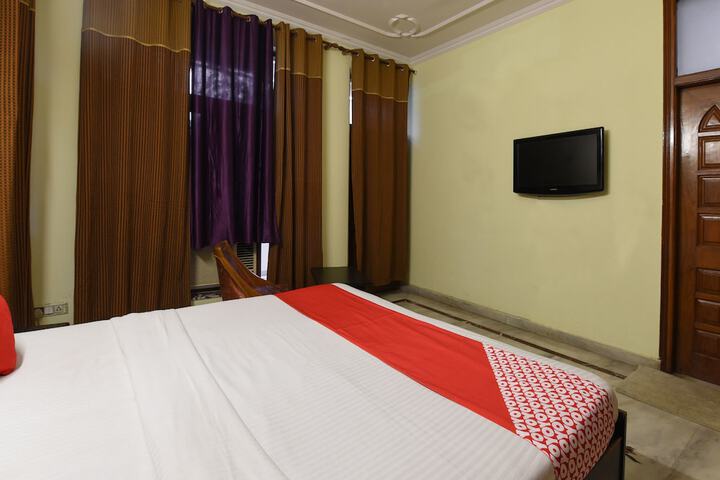 Room 10 of 19