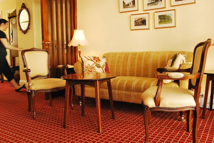 Room 13 of 42