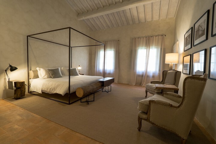 Room 10 of 47