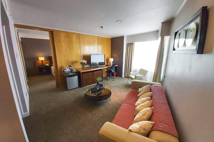 Room 10 of 38