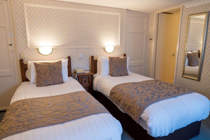 Room 5 of 72