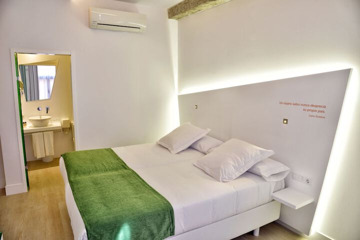 Room 5 of 97