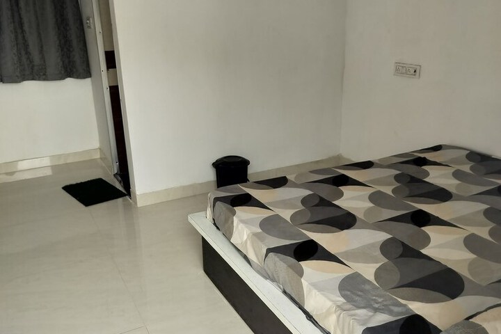 Room 9 of 28