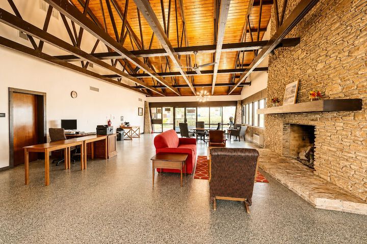 Entrance & Lobby
