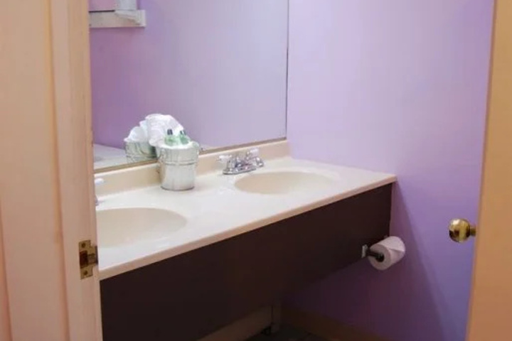 Room 6 of 17