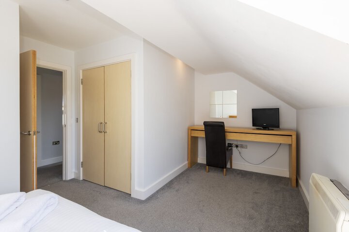 Room 5 of 68