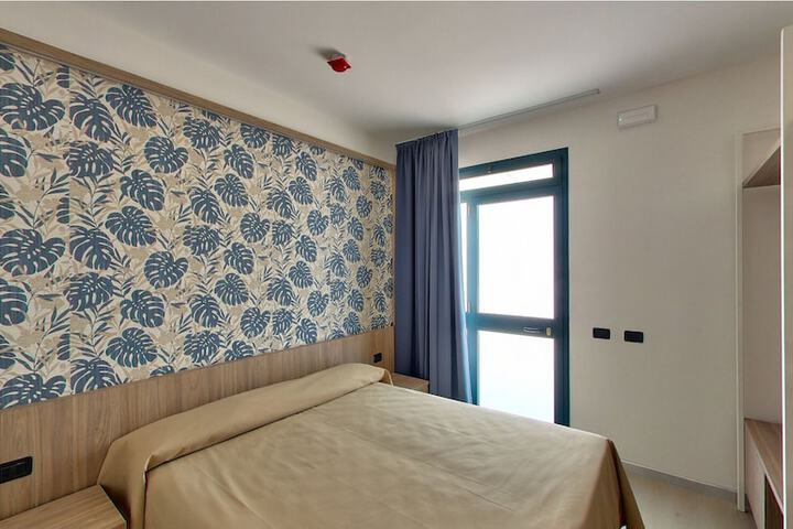 Room 5 of 24
