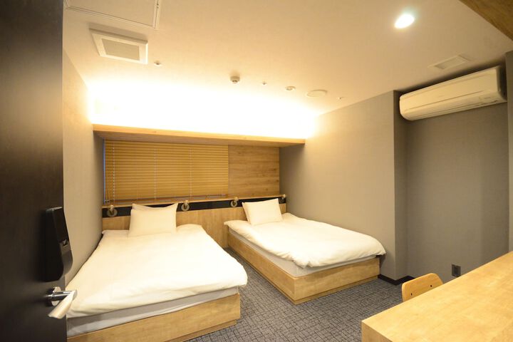 Room 12 of 37