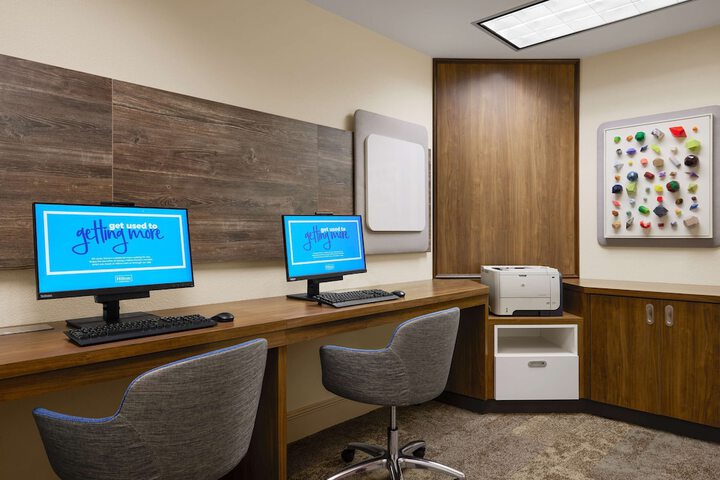 Business Center 29 of 32