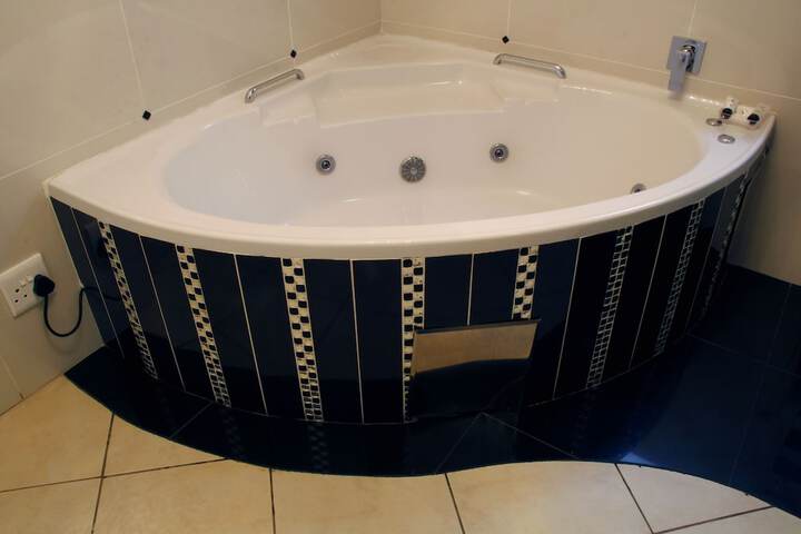 Jetted tub