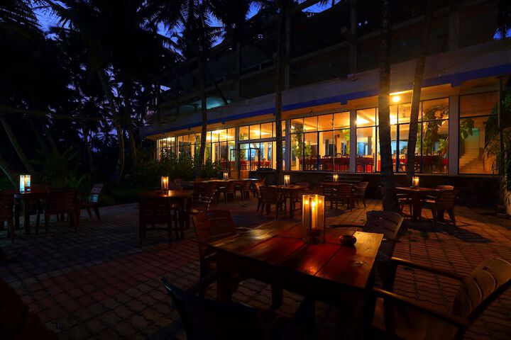 Dining 49 of 51