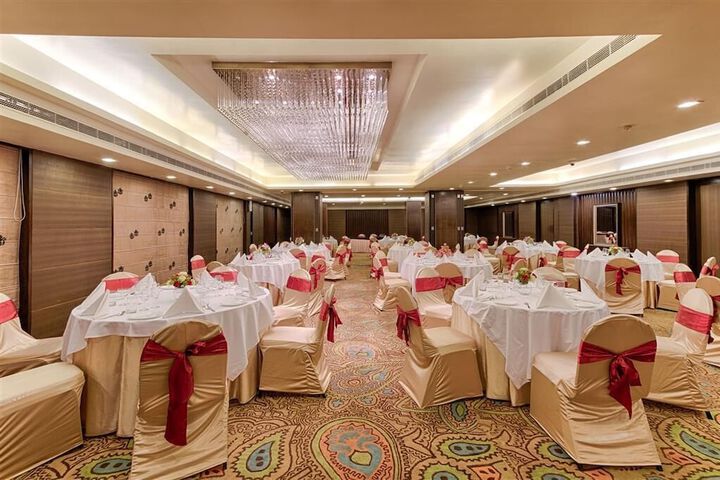 Ballroom/Hall 44 of 45