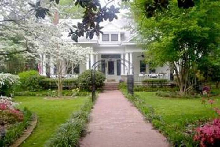 Southern Elegance Bed and Breakfast Inn