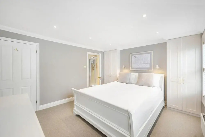Room 2 of 18