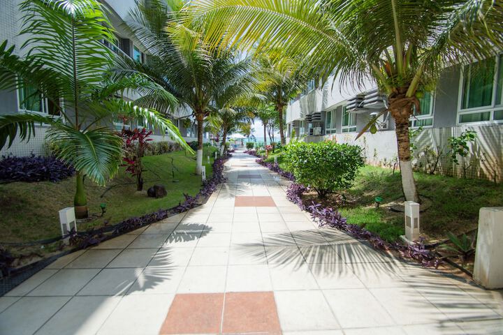 Hotel Exterior 40 of 46