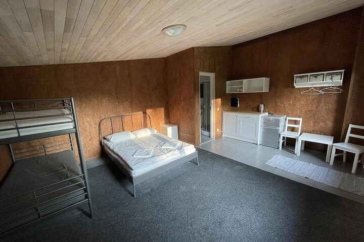Room 18 of 28