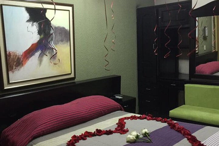 Room 7 of 16