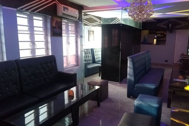 Lounge 39 of 39