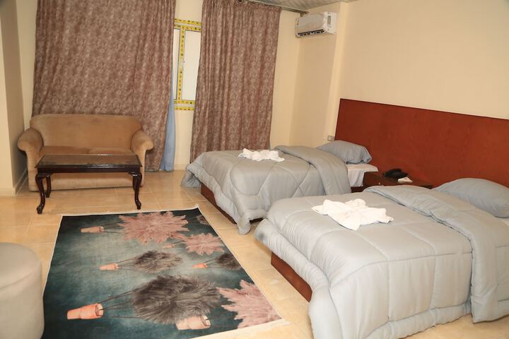 Room 5 of 32