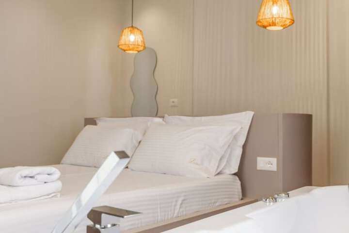 Room 32 of 175